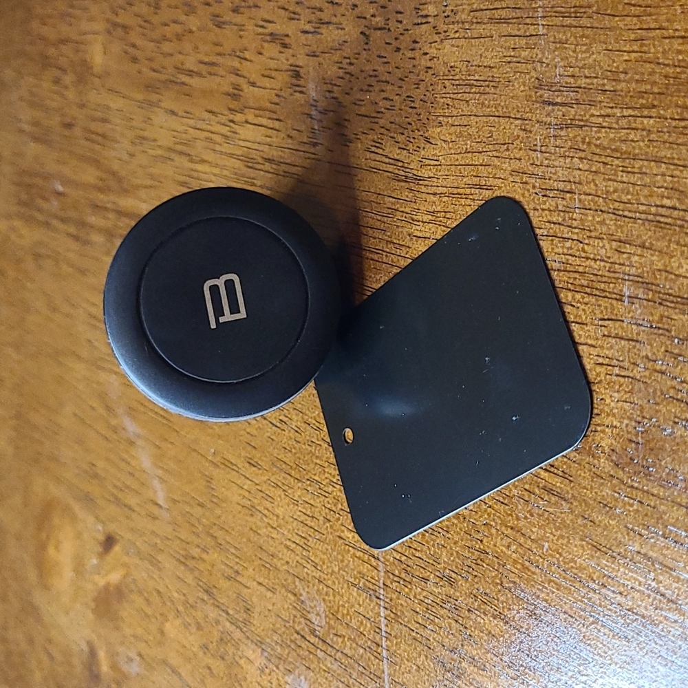 Car accessory - phone magnet